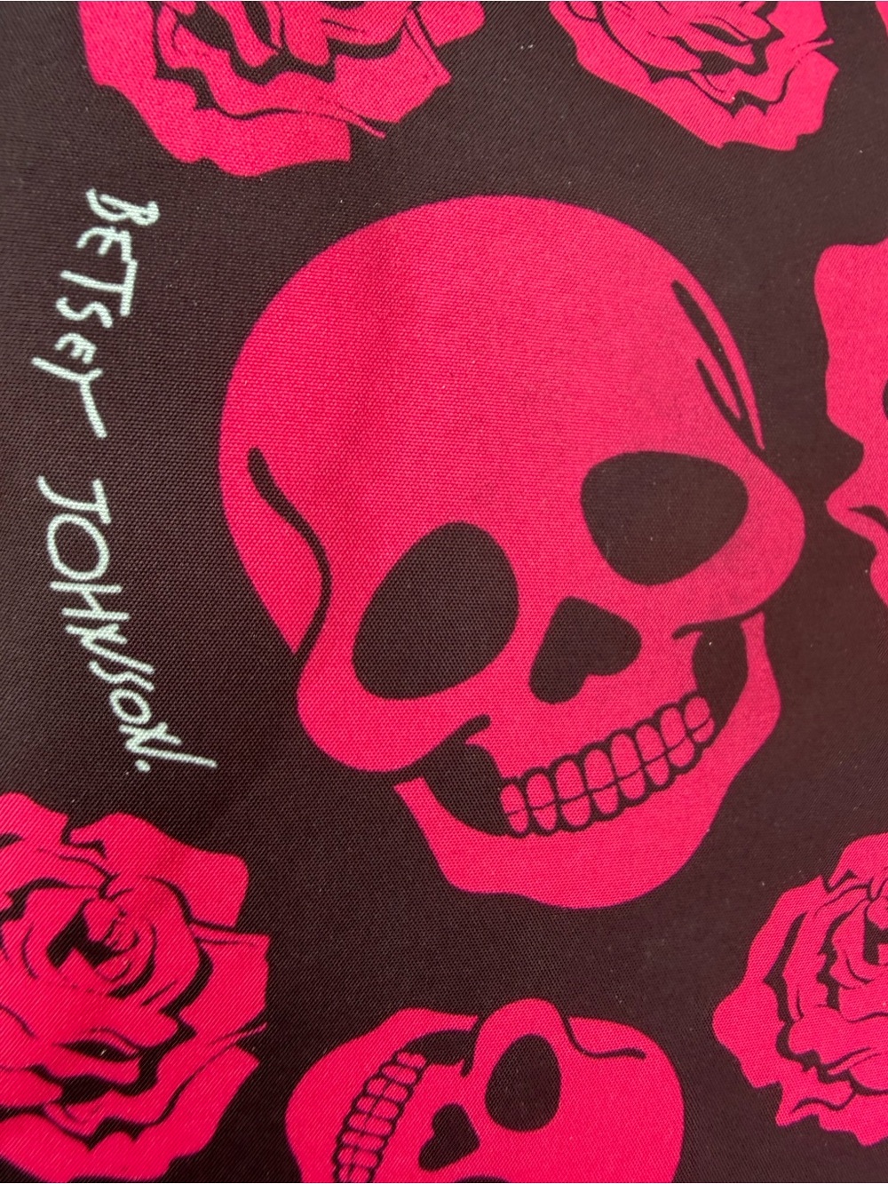 Betsey Johnson Skulls & Roses Crossbody Bag Pink Black Gold Hardware - Picture 5 of 7